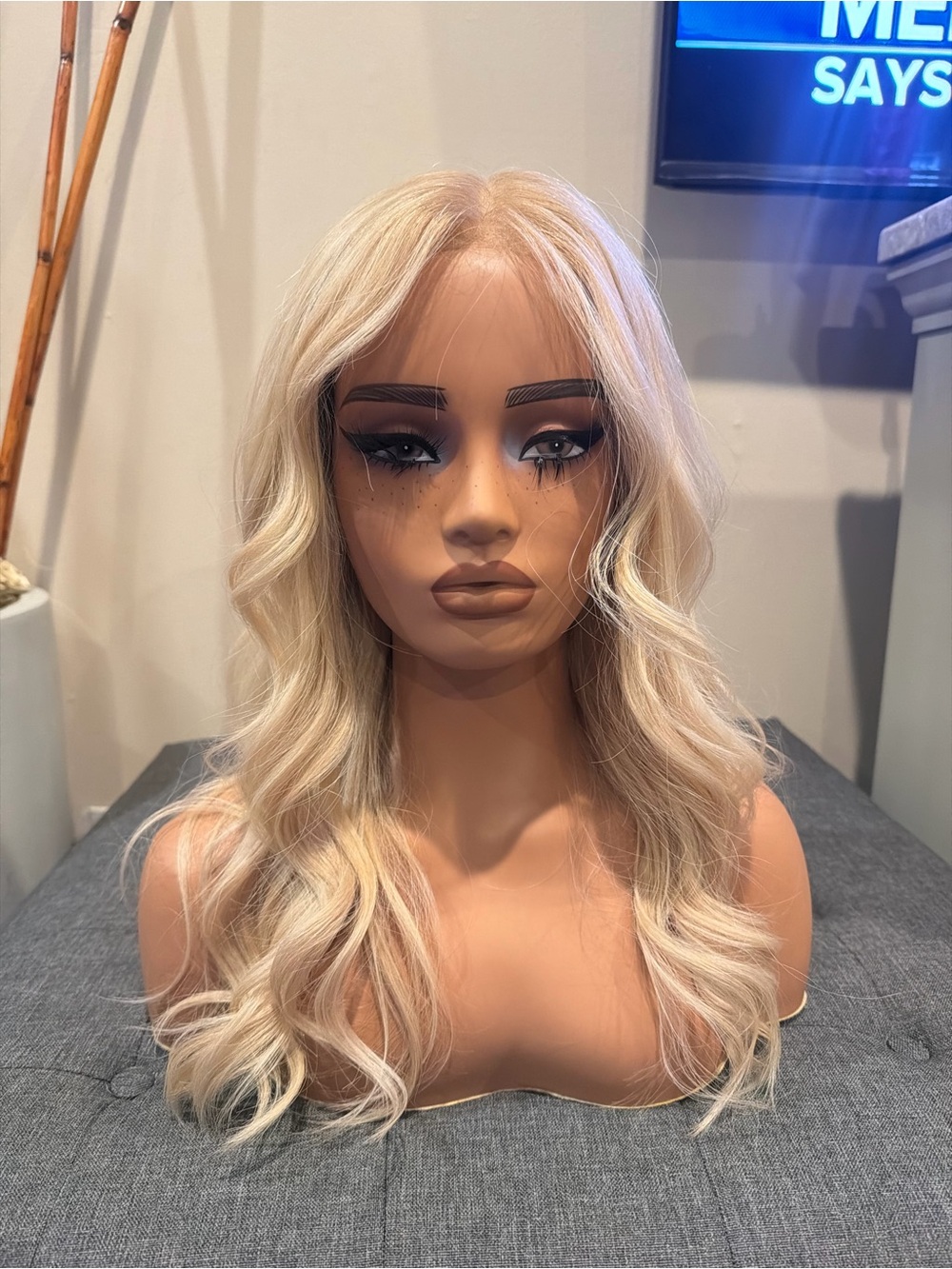 EXTRA THIN HAIRLINE WIGS COLLECTION
Blonde lace front wig in color “ELSA HOSK”